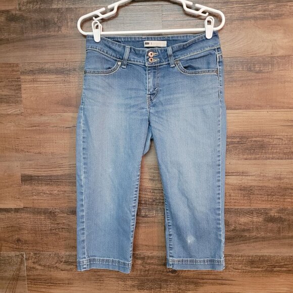Levi's Jeans Size 8 Capri Low Rise Open Button Flap Pockets Medium Light Wash - Picture 2 of 10